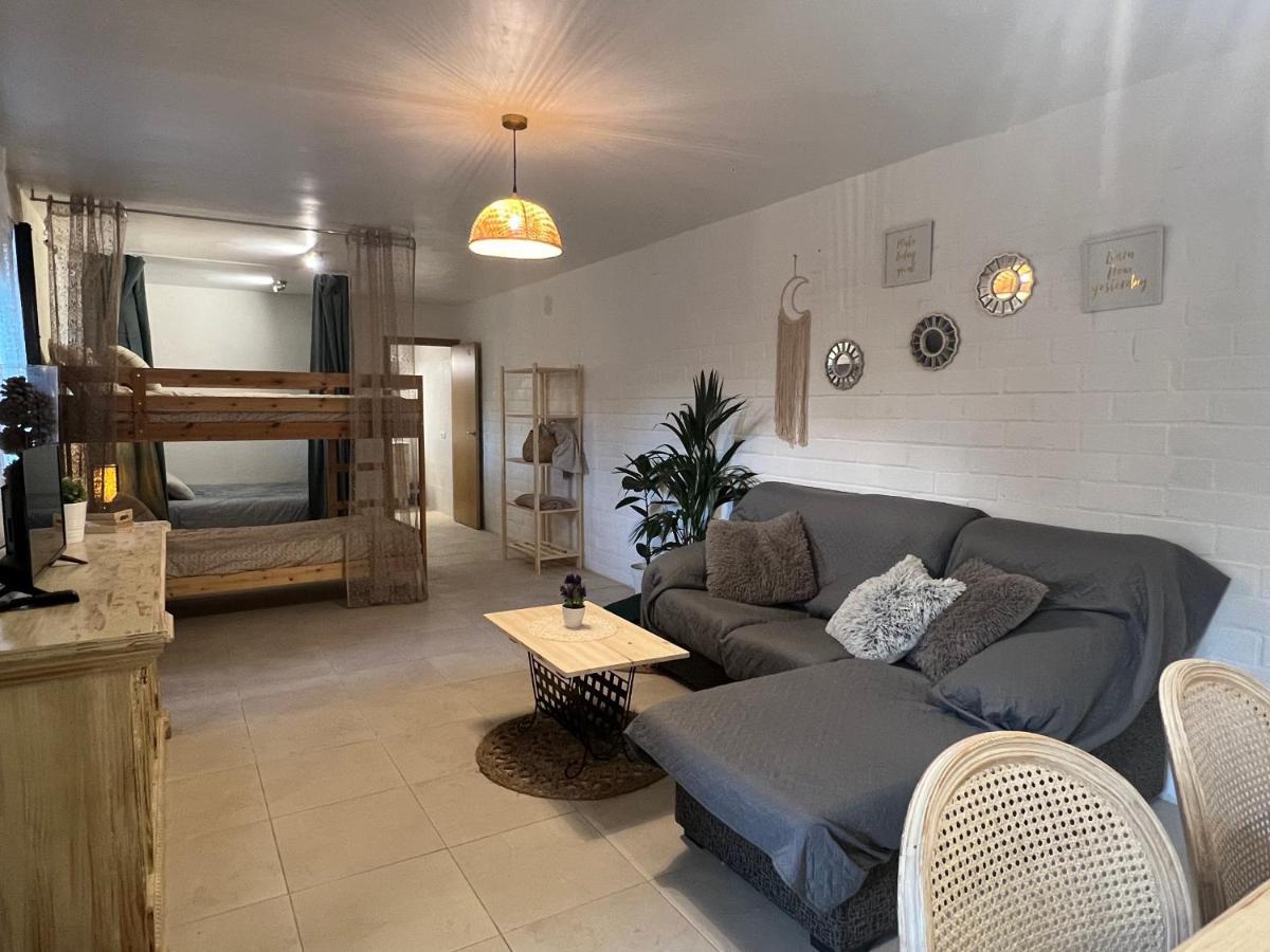Apartamento Loft, Jardin Y Piscina Privada Romanya de la Selva ภายนอก รูปภาพ
