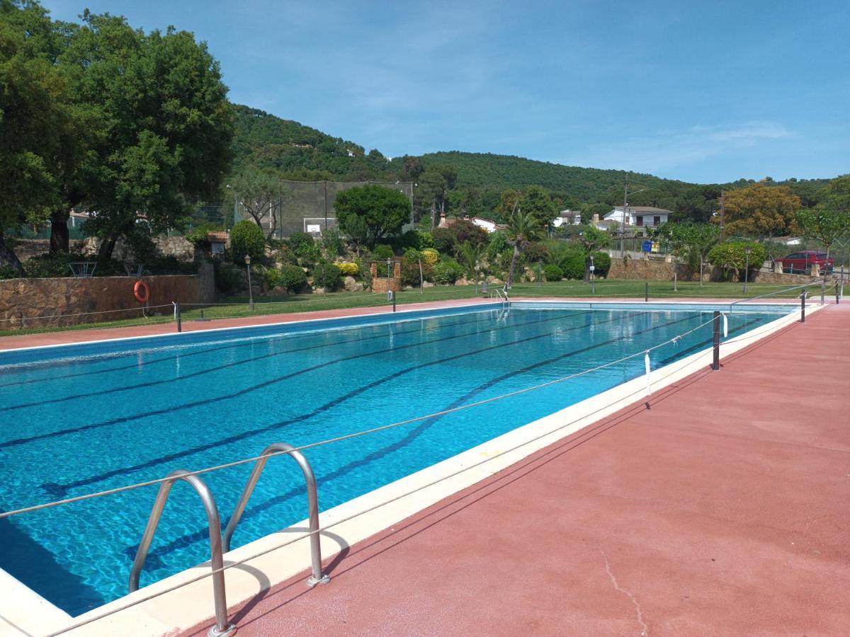 Apartamento Loft, Jardin Y Piscina Privada Romanya de la Selva ภายนอก รูปภาพ