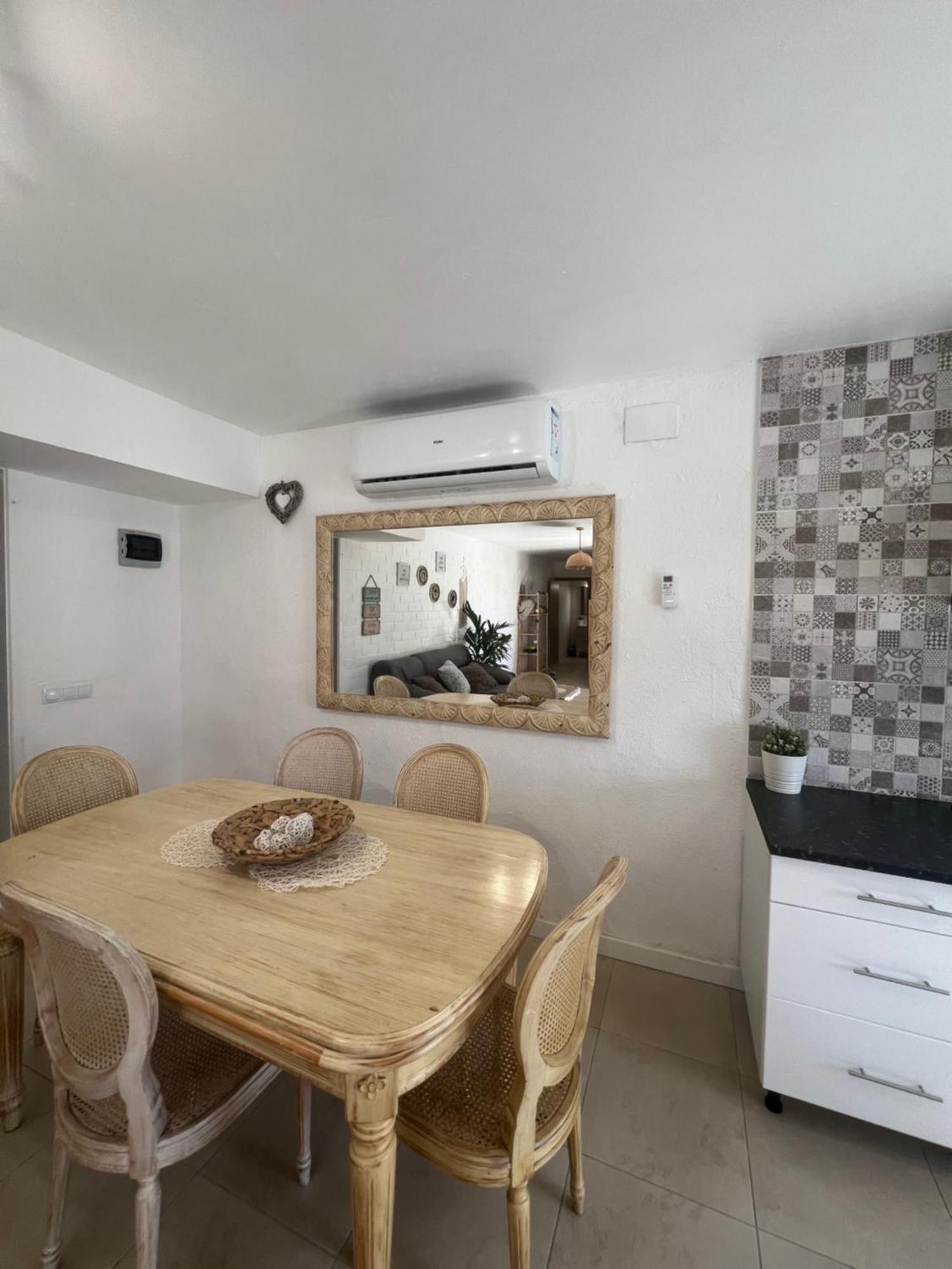 Apartamento Loft, Jardin Y Piscina Privada Romanya de la Selva ภายนอก รูปภาพ