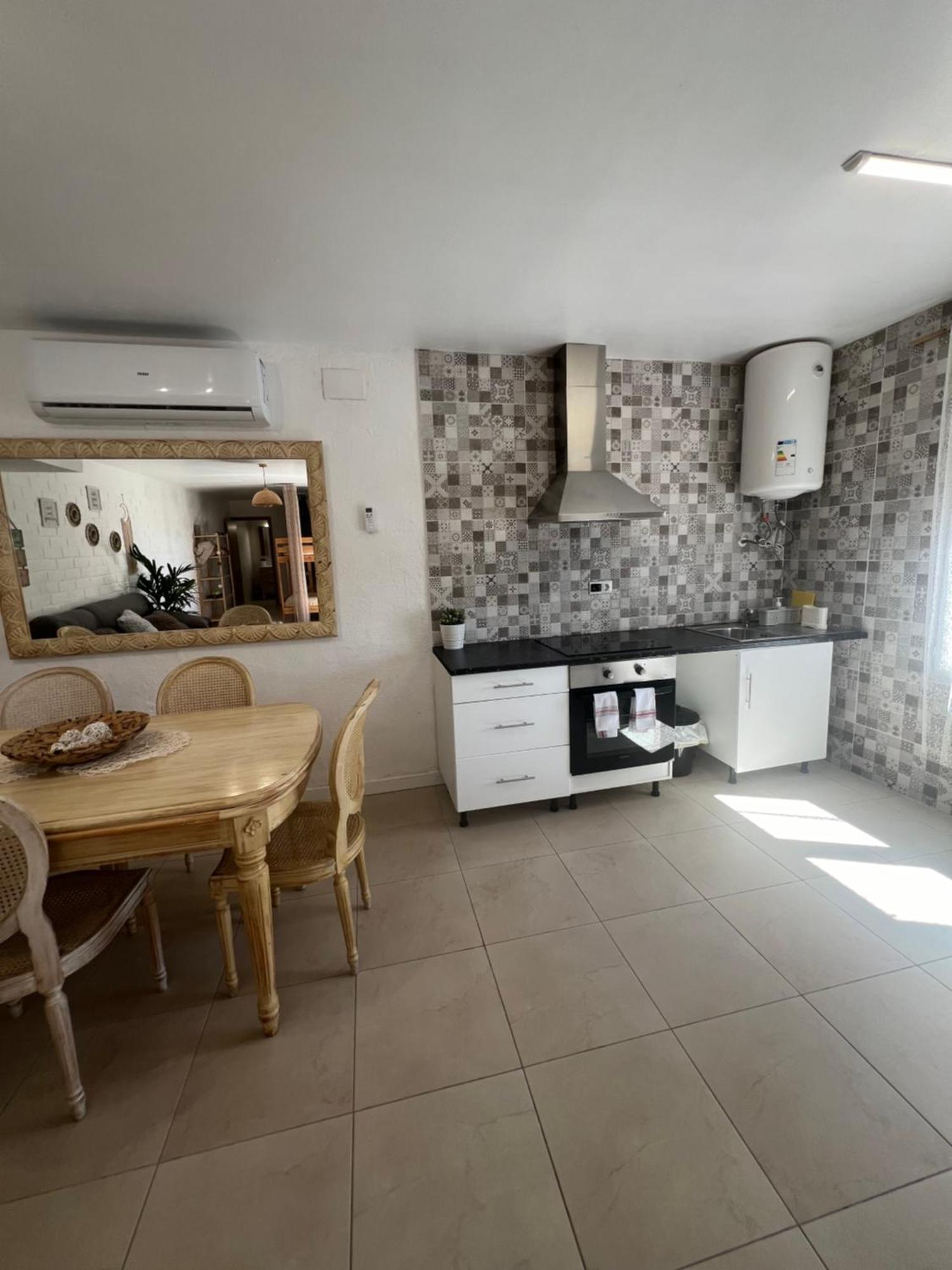 Apartamento Loft, Jardin Y Piscina Privada Romanya de la Selva ภายนอก รูปภาพ
