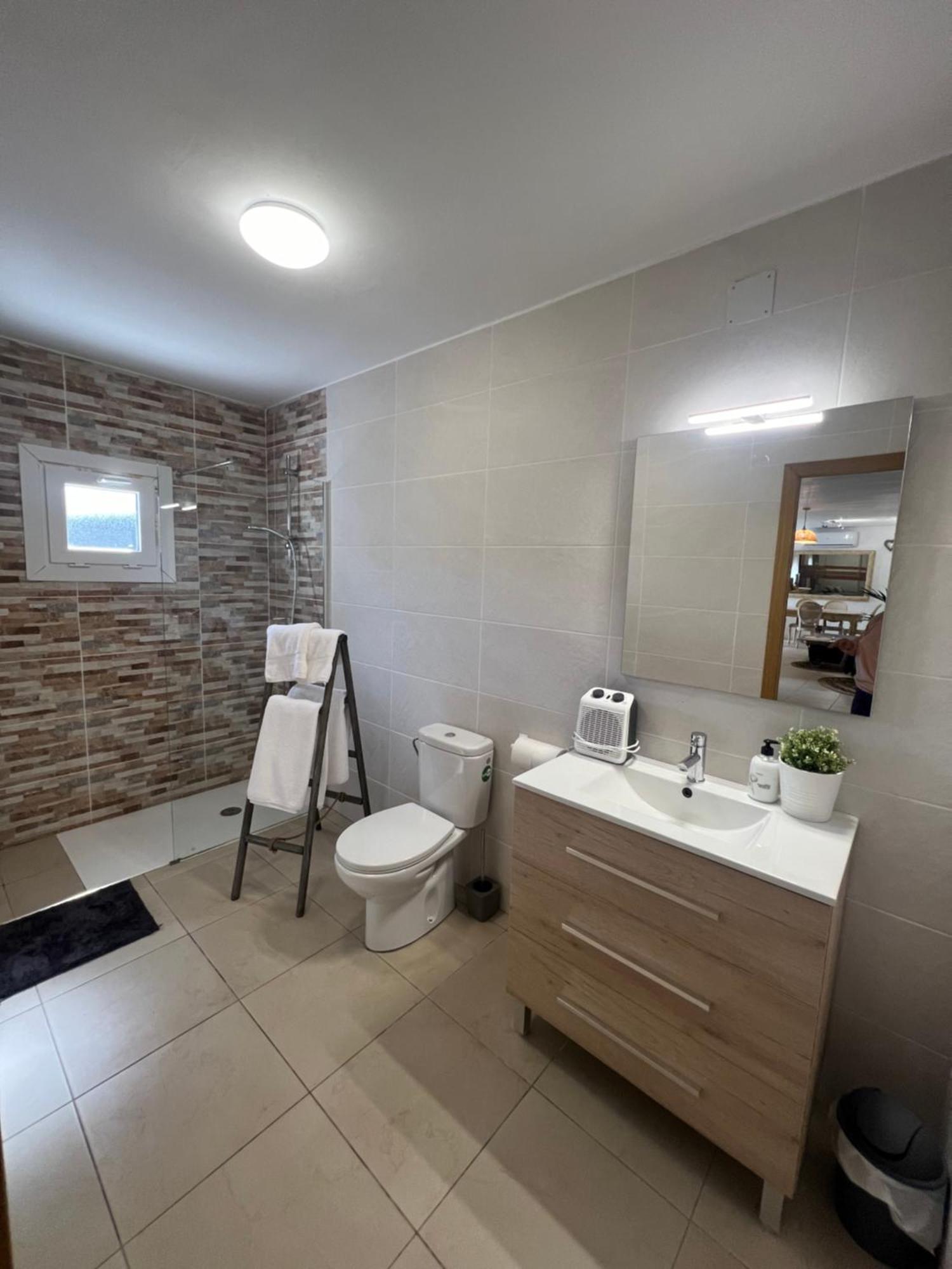 Apartamento Loft, Jardin Y Piscina Privada Romanya de la Selva ภายนอก รูปภาพ