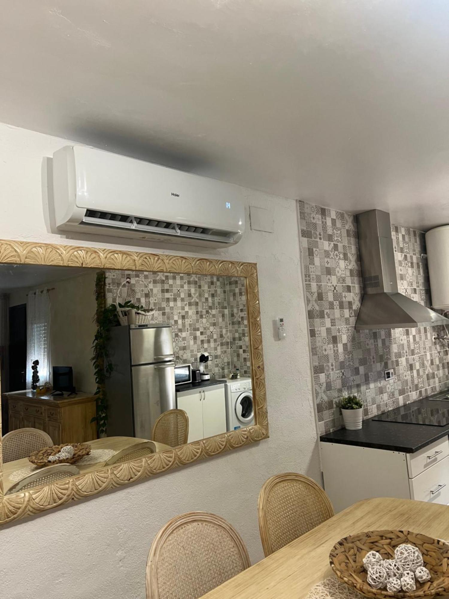 Apartamento Loft, Jardin Y Piscina Privada Romanya de la Selva ภายนอก รูปภาพ