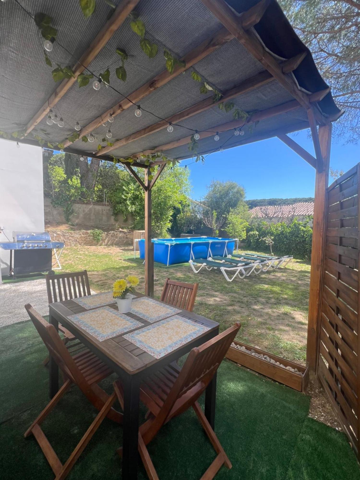 Apartamento Loft, Jardin Y Piscina Privada Romanya de la Selva ภายนอก รูปภาพ