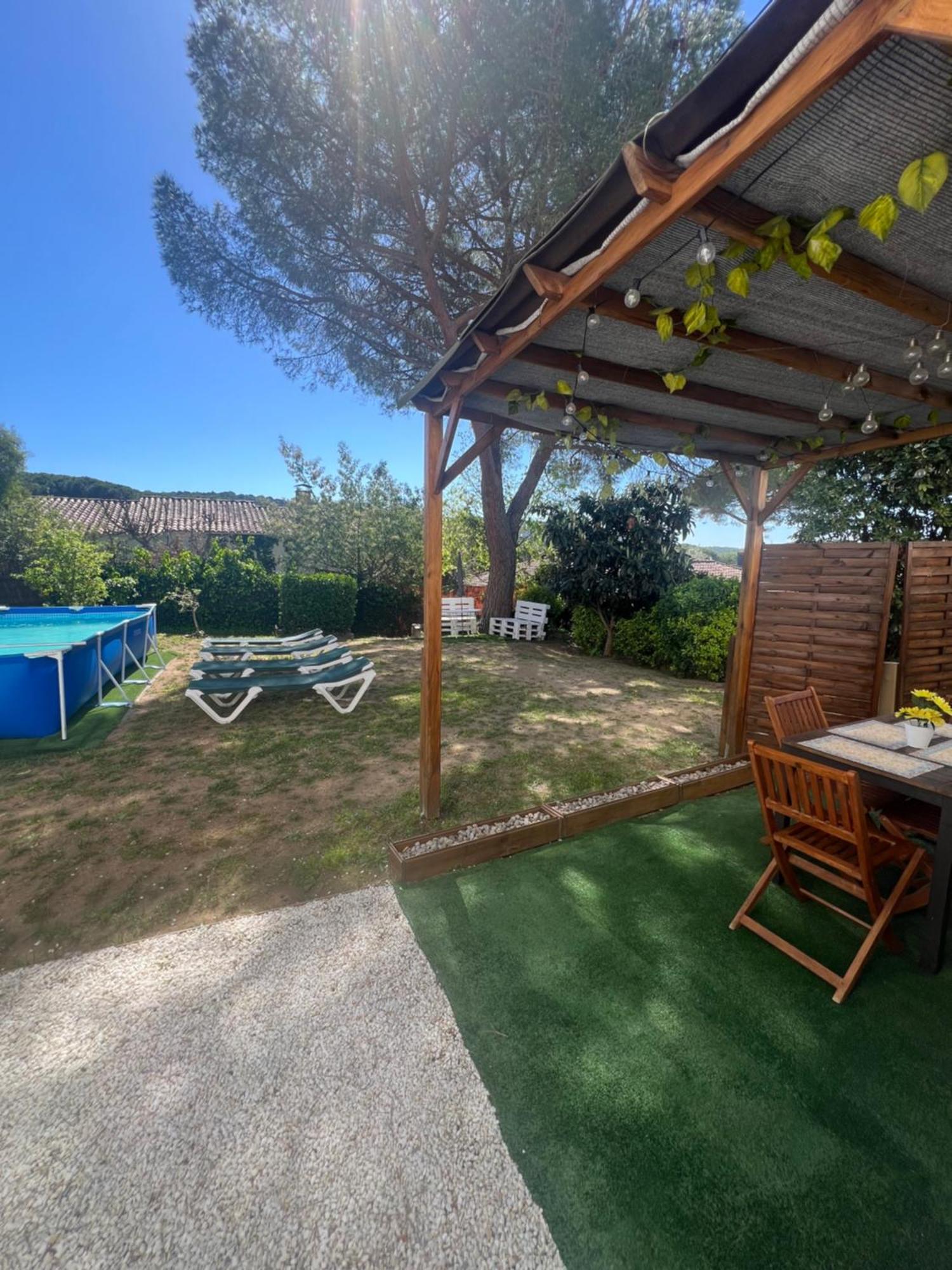 Apartamento Loft, Jardin Y Piscina Privada Romanya de la Selva ภายนอก รูปภาพ